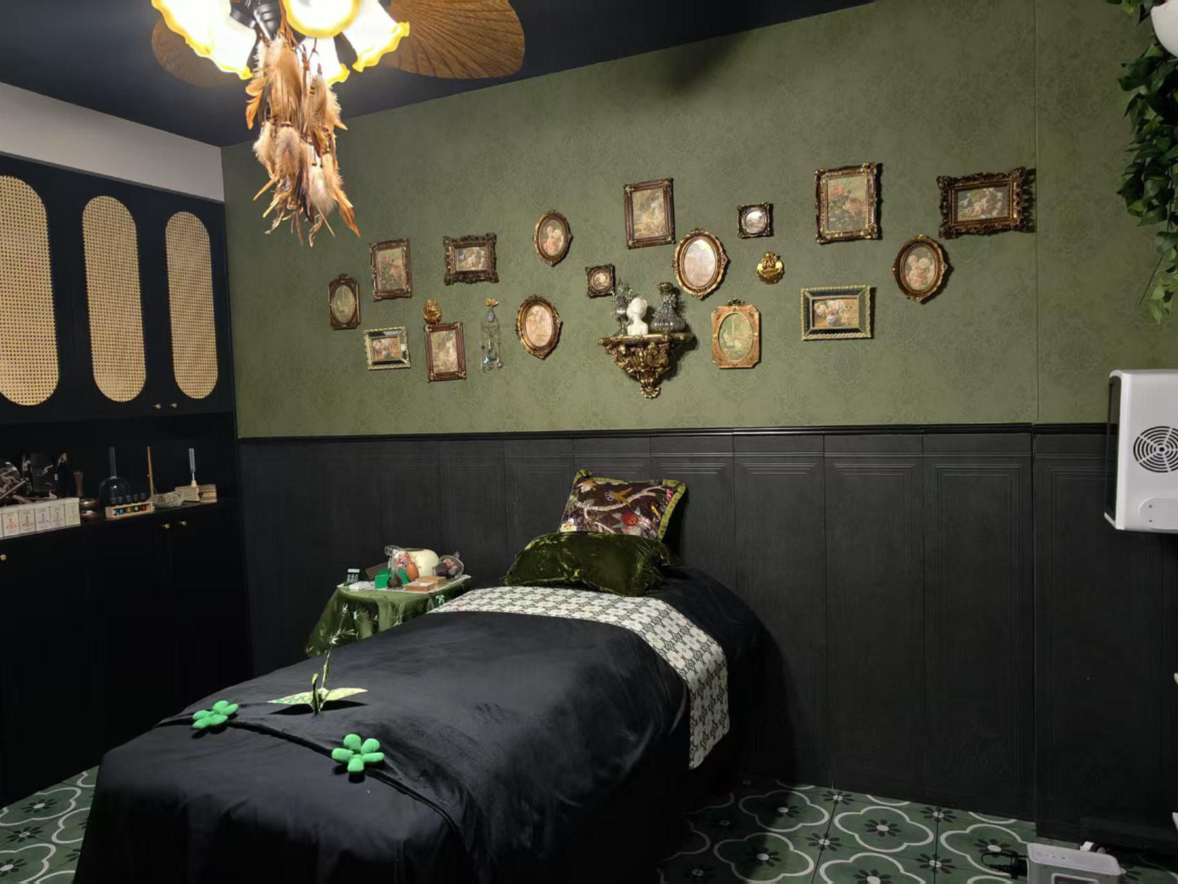 肌来之 UNDER THE SKIN